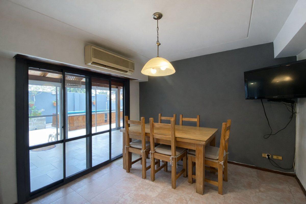Foto de CASA 5 AMB CON PATIO, QUINCHO, PILETA Y GALPÓN, imagen 3