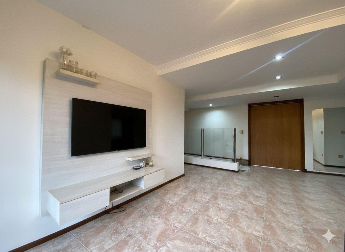Foto de CASA 5 AMB CON PATIO, QUINCHO, PILETA Y GALPÓN, imagen 2