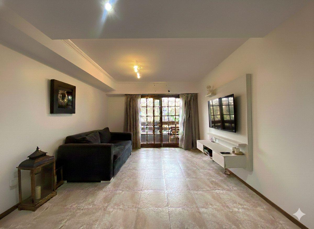 Foto de CASA 5 AMB CON PATIO, QUINCHO, PILETA Y GALPÓN, imagen 5