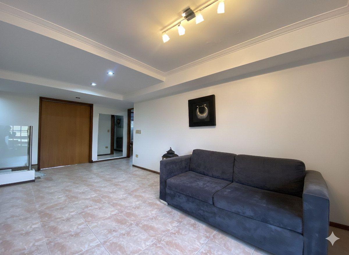 Foto de CASA 5 AMB CON PATIO, QUINCHO, PILETA Y GALPÓN, imagen 1