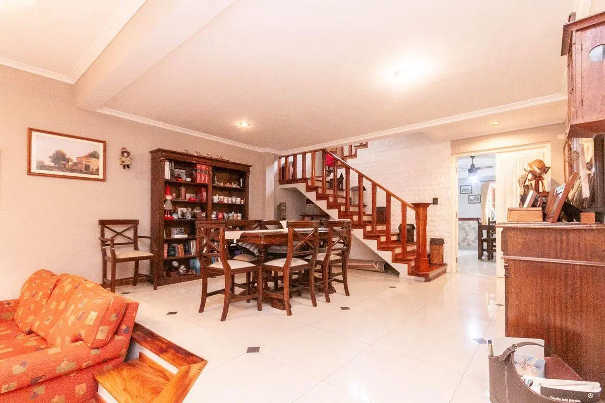 HERMOSO CHALET DE 4 AMB C/ QUINCHO Y PILETA. 3