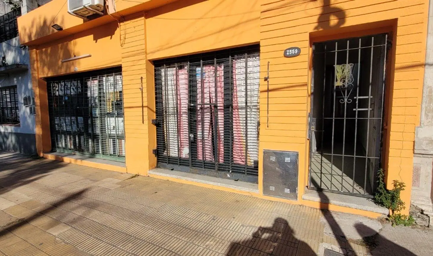 LOCAL COMERCIAL C/CASA 3 AMB. ESCALADA ESTE 4