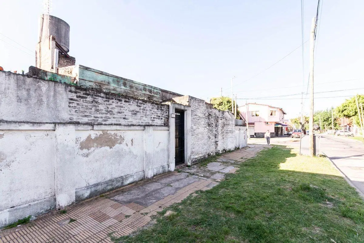 Casa a refaccionar en esq, V Dominico. OPORTUNIDAD 3
