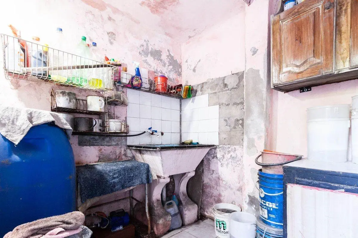 Casa a refaccionar en esq, V Dominico. OPORTUNIDAD 4