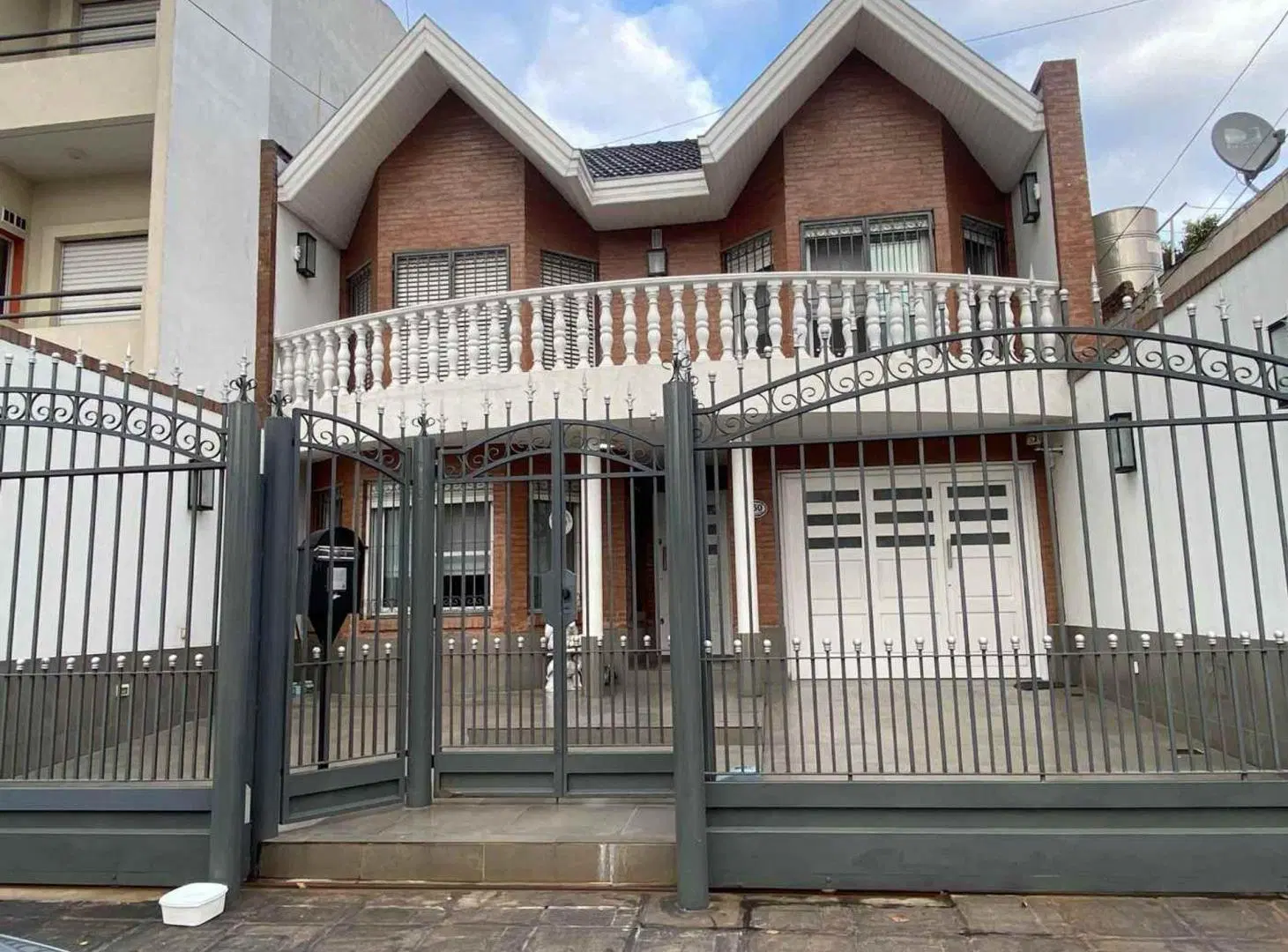 Excelente Casa 7 Ambientes con Pileta climatizada 2