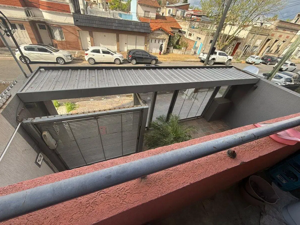 Depto 2 amb en venta con balcón al frente Lanús 3