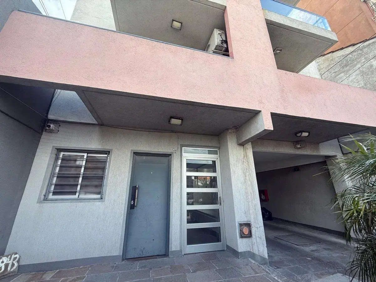 Depto 2 amb en venta con balcón al frente Lanús 8