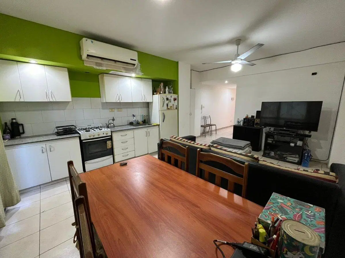 Depto 2 amb en venta con balcón al frente Lanús 5