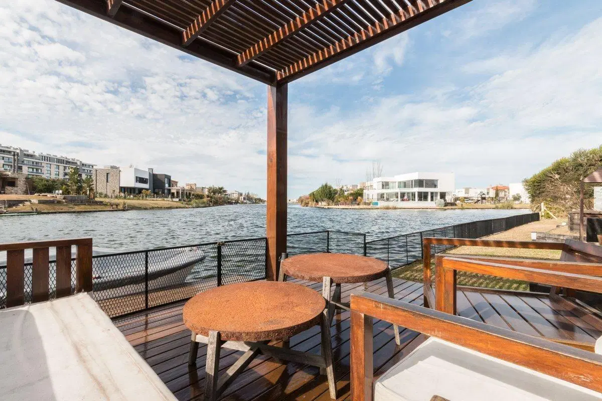 VENTA CASA NUEVO QUILMES CON VISTA A LA LAGUNA 2