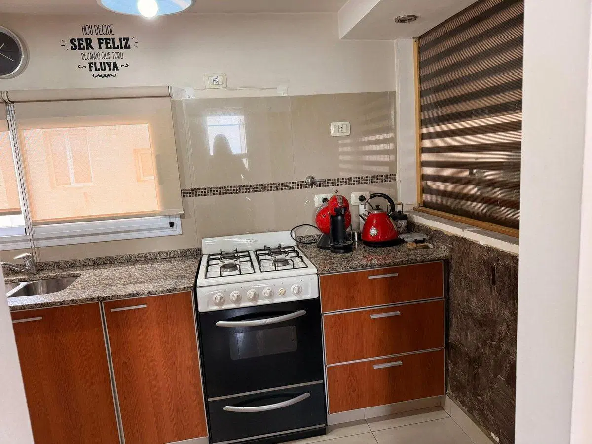 Departamento venta 2 ambs balcón cochera. Lanús E. 8