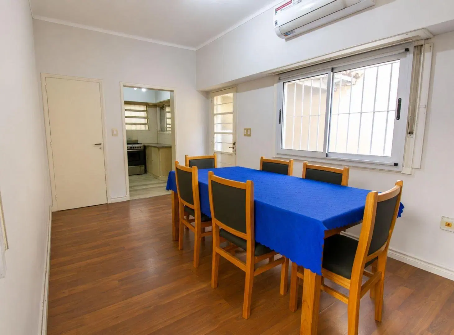 Hermoso chalet de 3 ambientes con quincho y parque 4