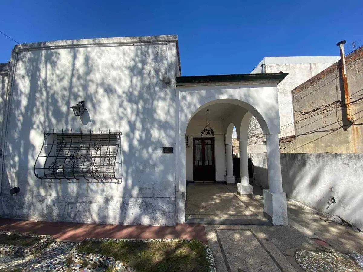 CASA 5 AMB C/GRAN JARDÍN Y PILETA "A REFACCIONAR" 4
