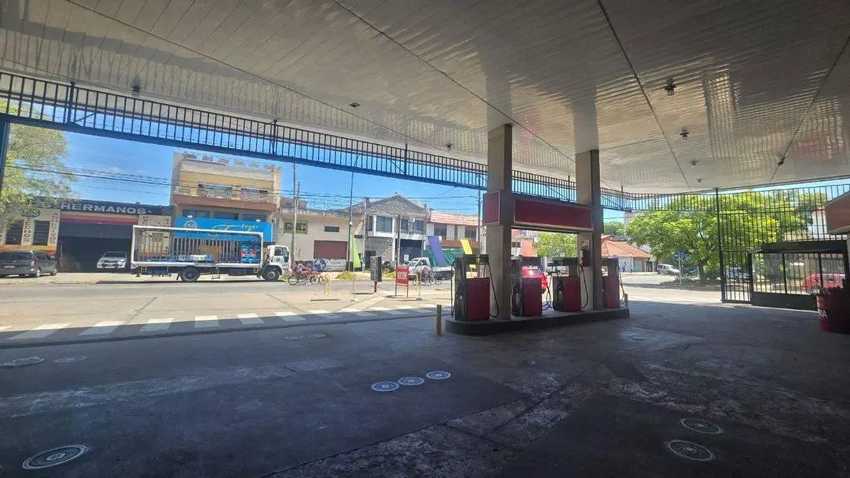 Estación de servicio, depósito,local comercial 4