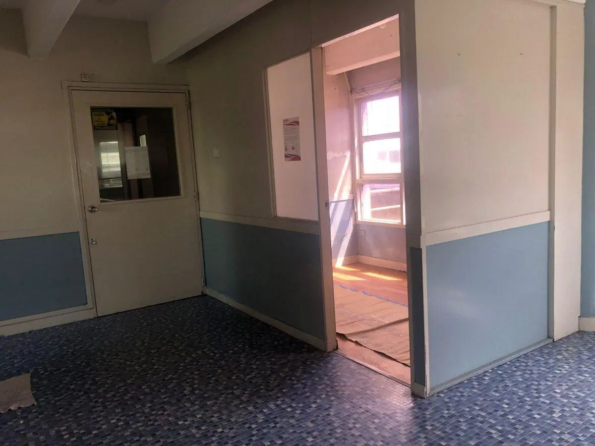 Consultorio-oficina en alquiler a mts Est. Lanús E 3