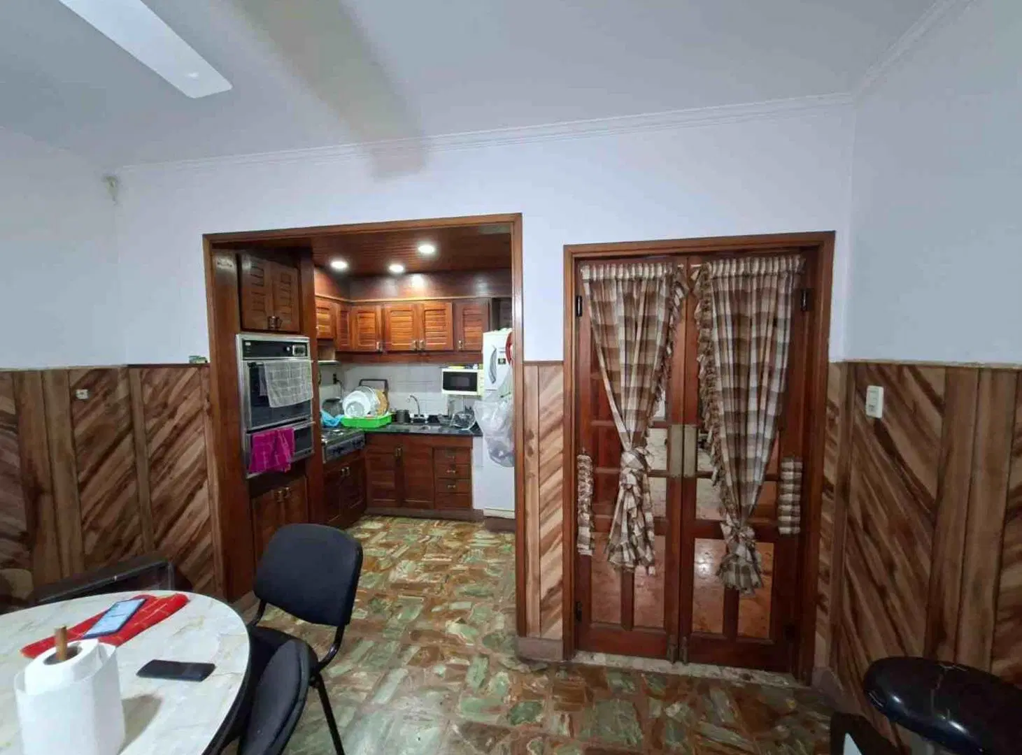 Casa tipo chalet con garaje, quincho y patio. 5