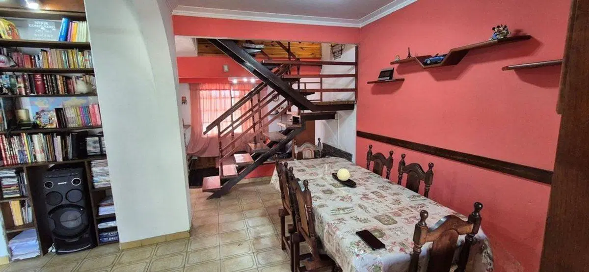 Casa 4 amb | Fondo libre y pileta. Lote de 414m2 3