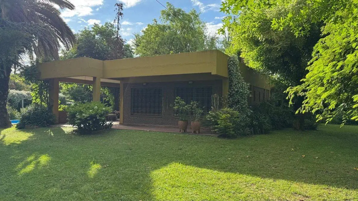 CASA QUINTA EN EZEIZA (LA UNIÖN) PARQUE - PILETA 8