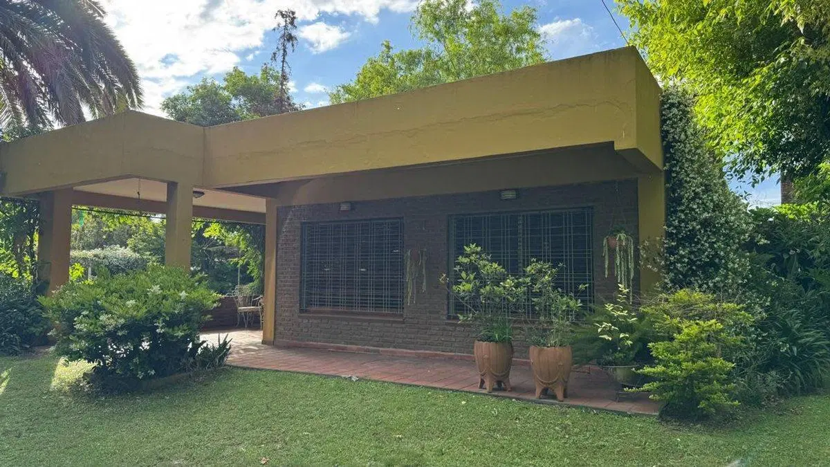 CASA QUINTA EN EZEIZA (LA UNIÖN) PARQUE - PILETA 2