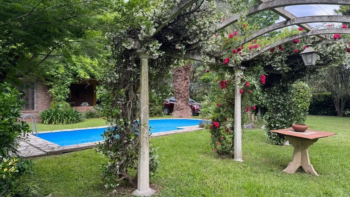 CASA QUINTA EN EZEIZA (LA UNIÖN) PARQUE - PILETA 5