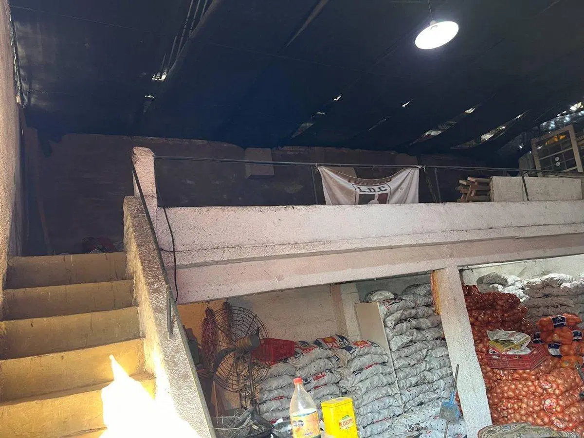 OPORTUNIDAD! GALPON-DEPOSITO DE 168M2 LANUS ESTE! 3
