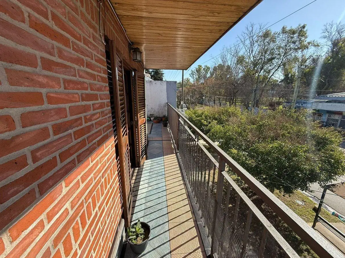 Casa 3 amb. cochera, patio y terraza en Llavallol 5
