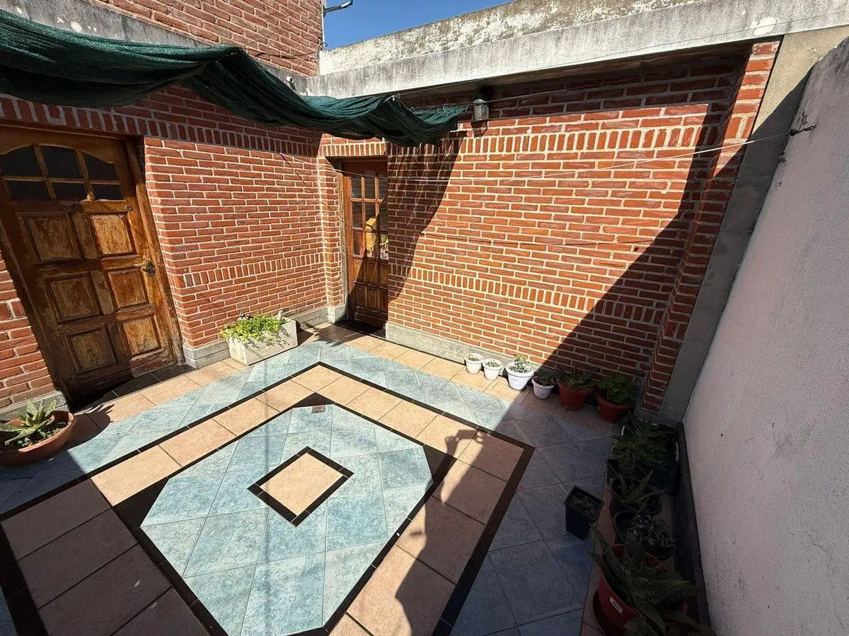Casa 3 amb. cochera, patio y terraza en Llavallol 3