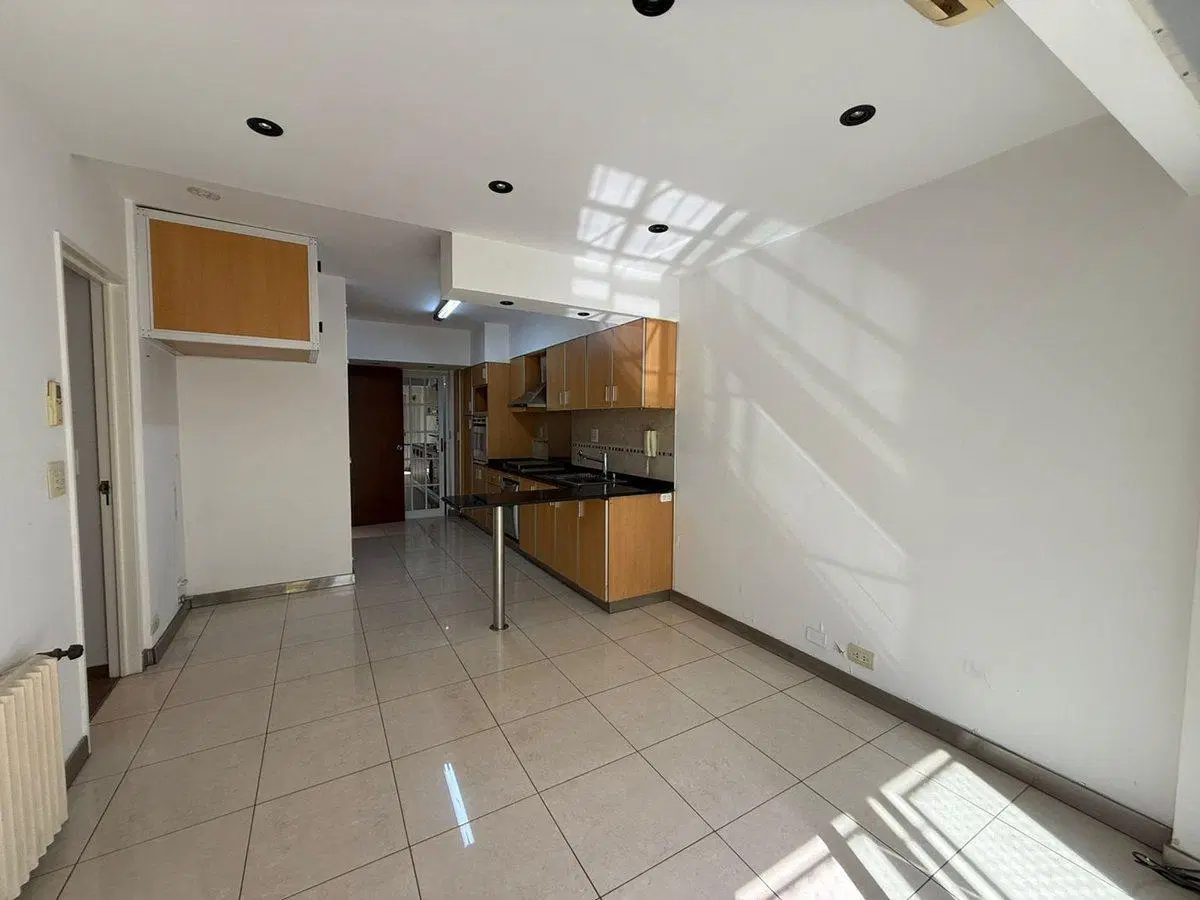 VENTA DEP. 4 AMB EN CENTRO LANUS OESTE C/LAVADERO 4