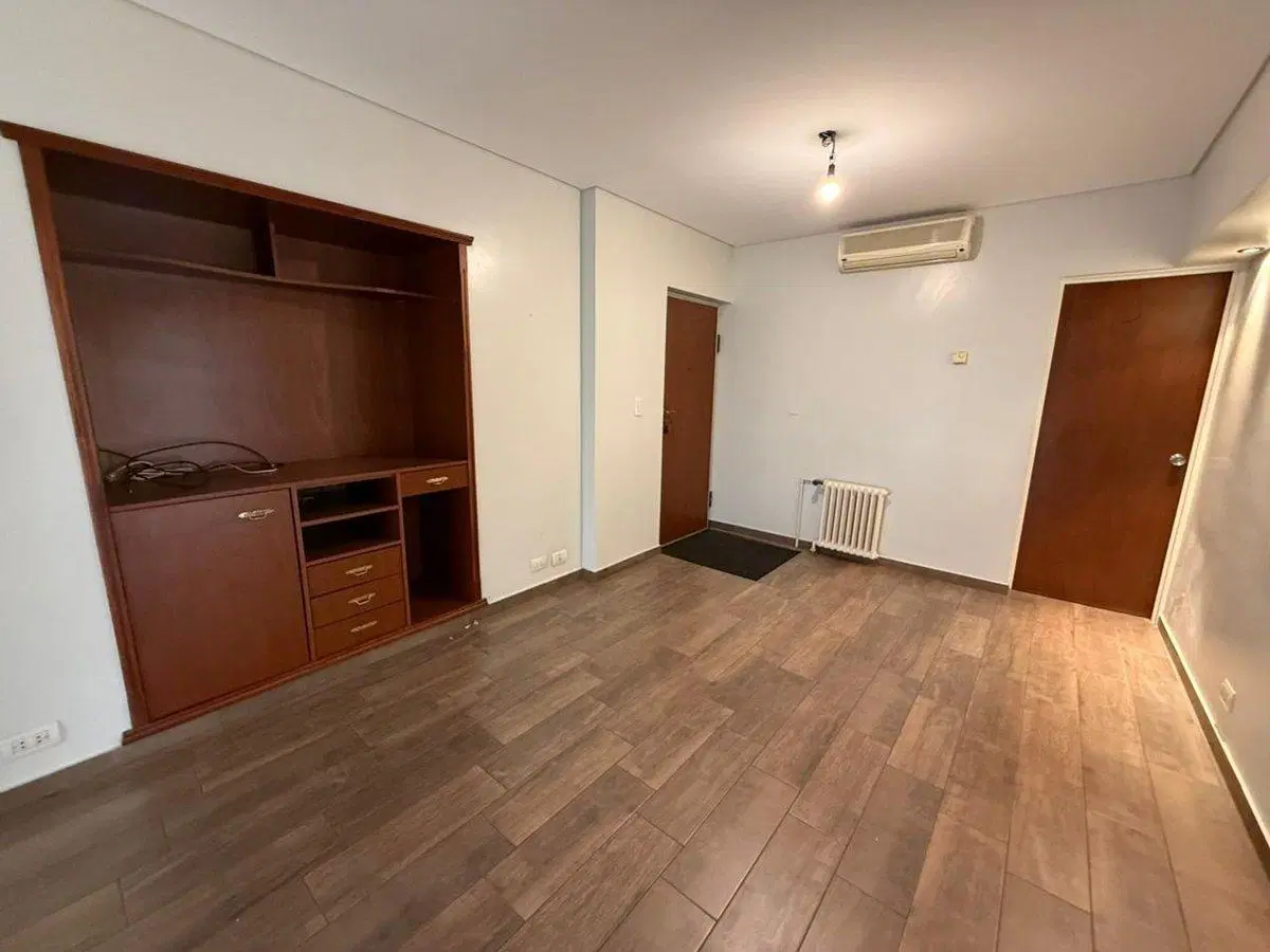 VENTA DEP. 4 AMB EN CENTRO LANUS OESTE C/LAVADERO 5