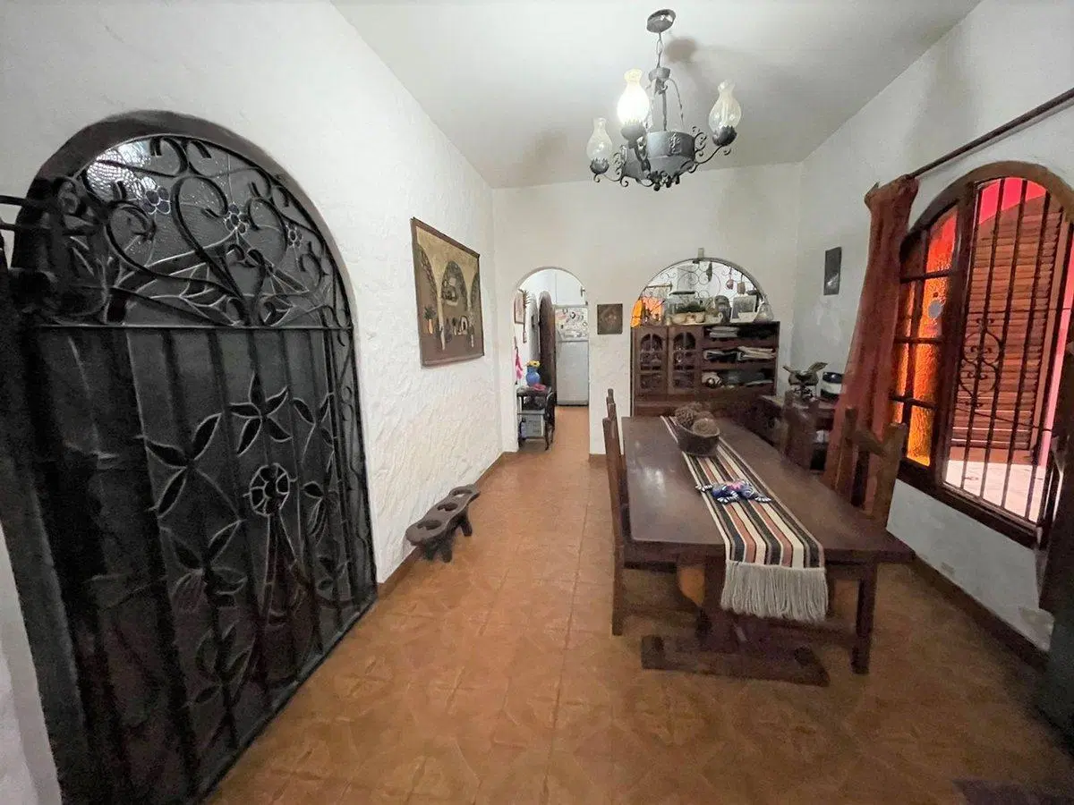 CASA 5 AMB. C/PARQUE Y PILETA LOMAS  APTO CREDITO 5