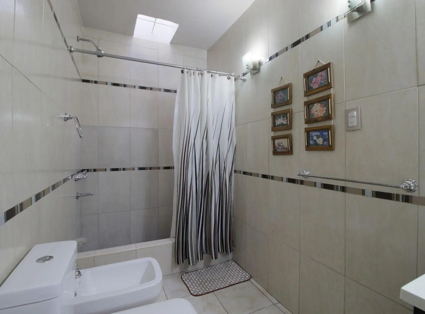 CASA RECICLADA HACE 6 AÑOS-5 AMB+COCHERA 8