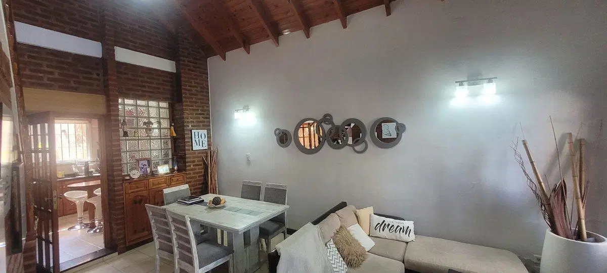 CASA 4 Amb. GARAGE PARQUE PILETA VESTUARIO Y DUCHA 5