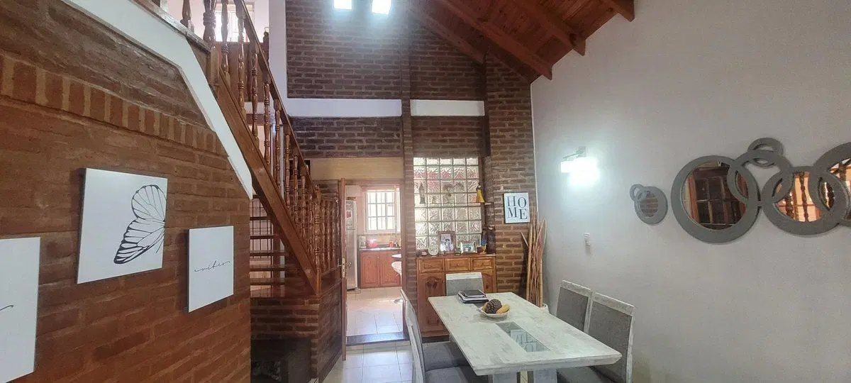 CASA 4 Amb. GARAGE PARQUE PILETA VESTUARIO Y DUCHA 3