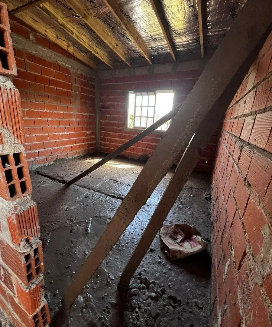 VENTA DE LOTE CON CONSTRUCCION A TERMINAR-GLEW 4