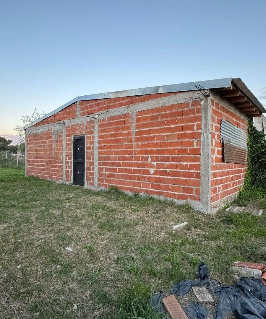 VENTA DE LOTE CON CONSTRUCCION A TERMINAR-GLEW 3
