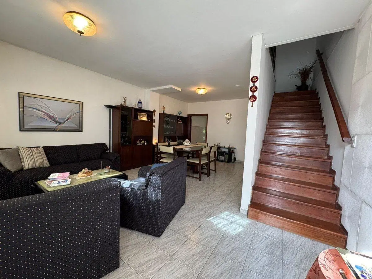 CASA 4 AMB / COCHERA / JARDIN / PARILLA 3