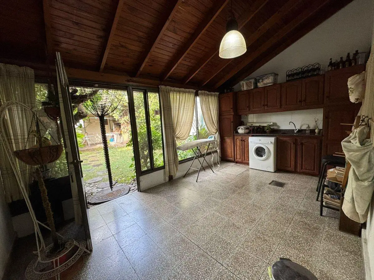 CASA 4 AMB / COCHERA / JARDIN / PARILLA 8