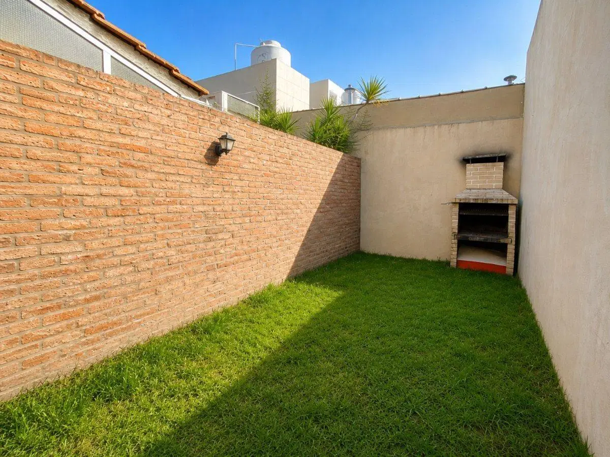 DUPLEX 3 AMB C/COCHERA, JARDÍN, LAVADERO Y ALTILLO 3