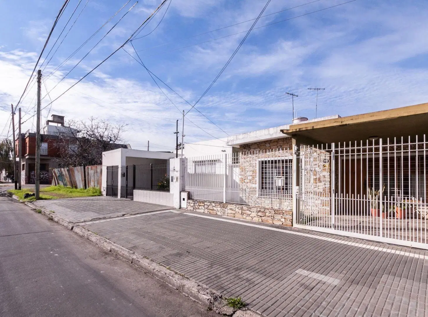 Casa 4 amb. cochera Jardín Escalada Lanús 2