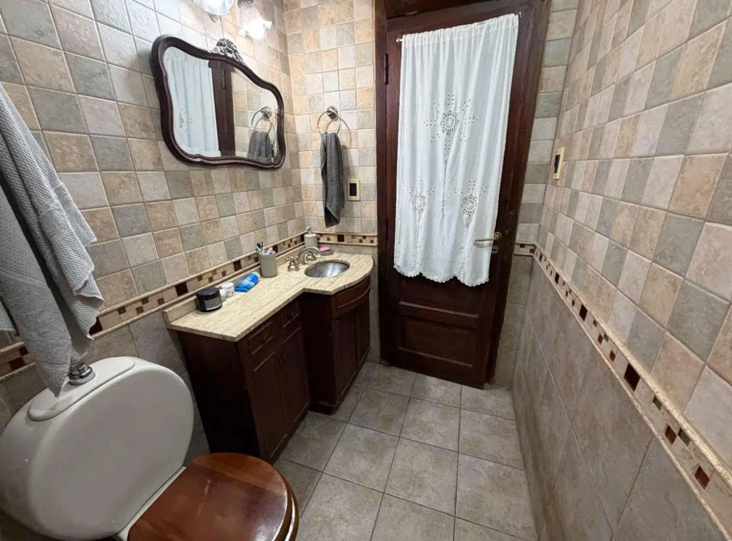 CASA EN VENTA EN BANFIELD E. 4 AMB. RECICLADA 2