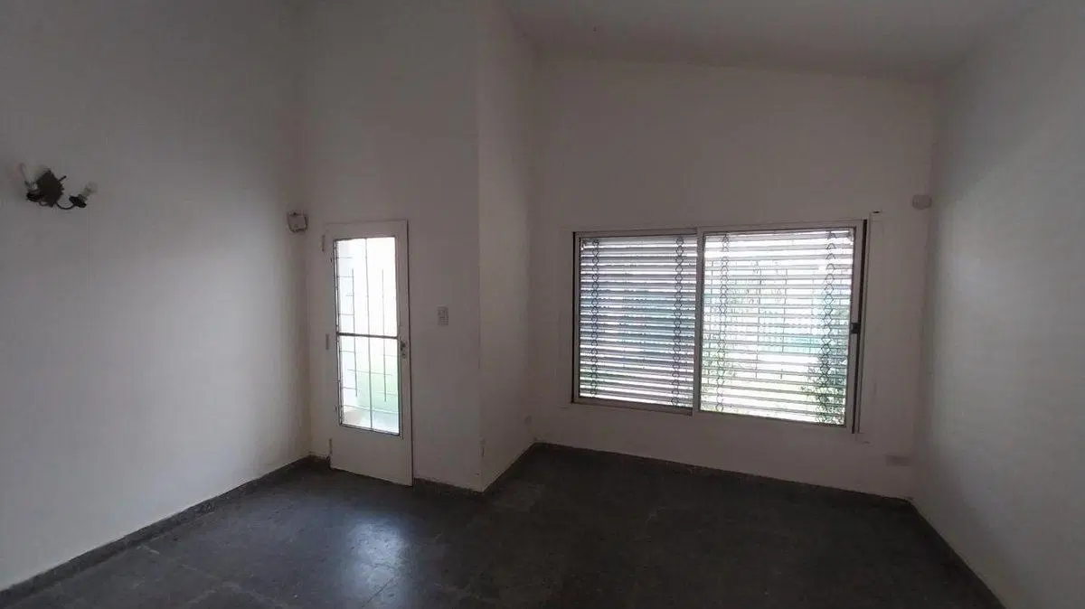 VENTA DE CASA MUY BUENA UBICACION DOBLE TERRRENO 2