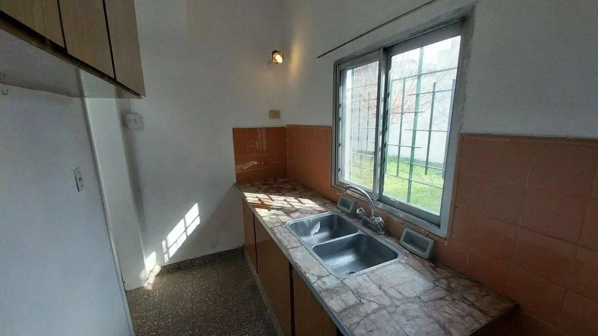 VENTA DE CASA MUY BUENA UBICACION DOBLE TERRRENO 8