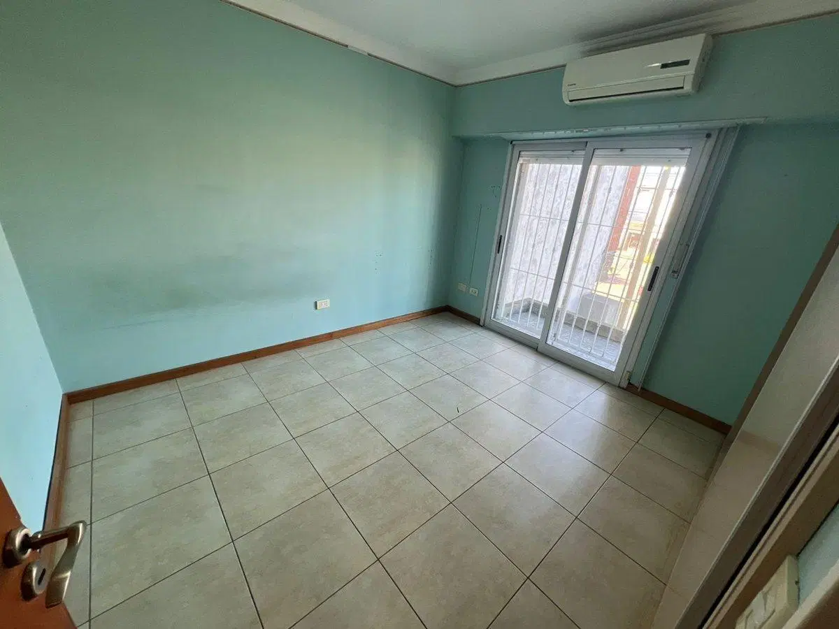 VENTA DE AMPLIO CHALET 6 AMB, COCHERA, PATIO, 8