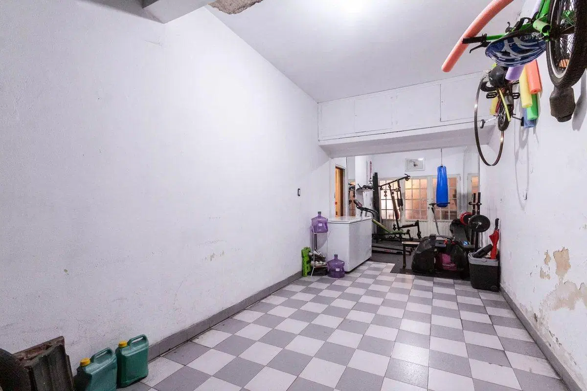 CASA 3 AMB A 1 CUADRA DE AV. HIPOLITO YRIGOYEN 8