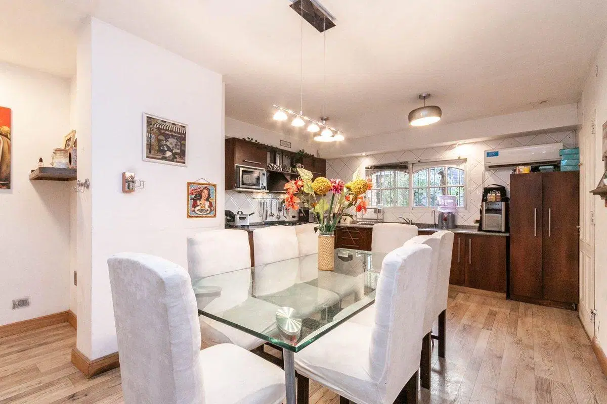 CASA 3 AMB A 1 CUADRA DE AV. HIPOLITO YRIGOYEN 5