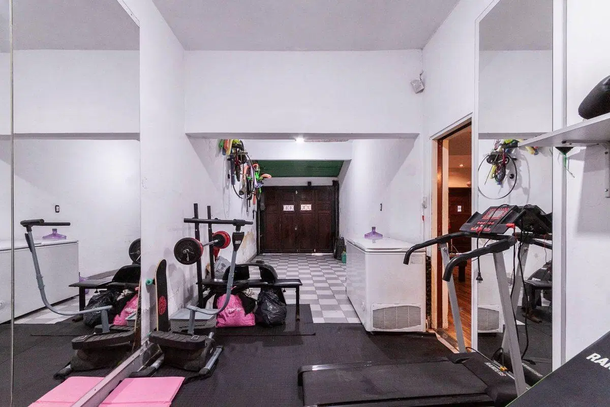 CASA 3 AMB A 1 CUADRA DE AV. HIPOLITO YRIGOYEN 2