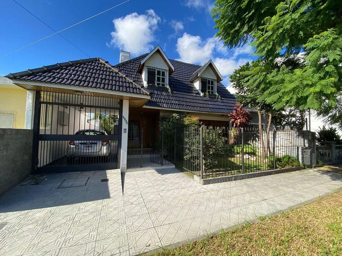 VENTA CASA 4 AMB / JARDIN / QUINCHO / COCHERA 4