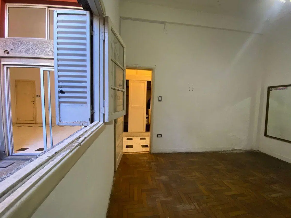 VENTA Depto  2 Amb con Patio  Av.  H. Yrigoyen 5