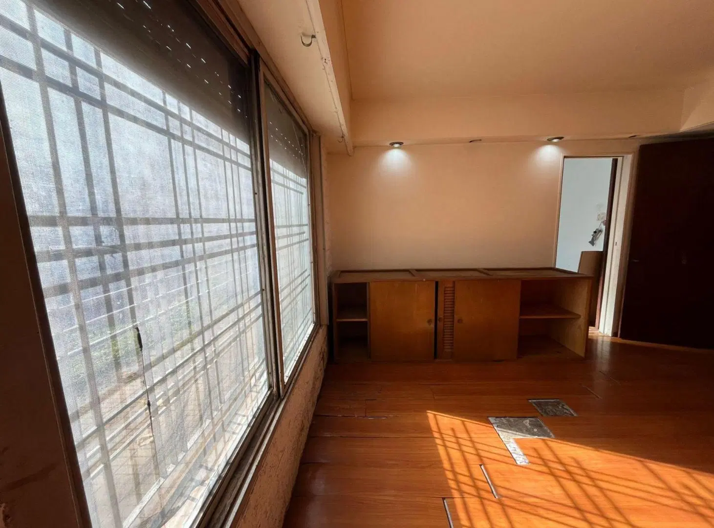 Venta en Block de casa de 3 y 2 ambientes 5