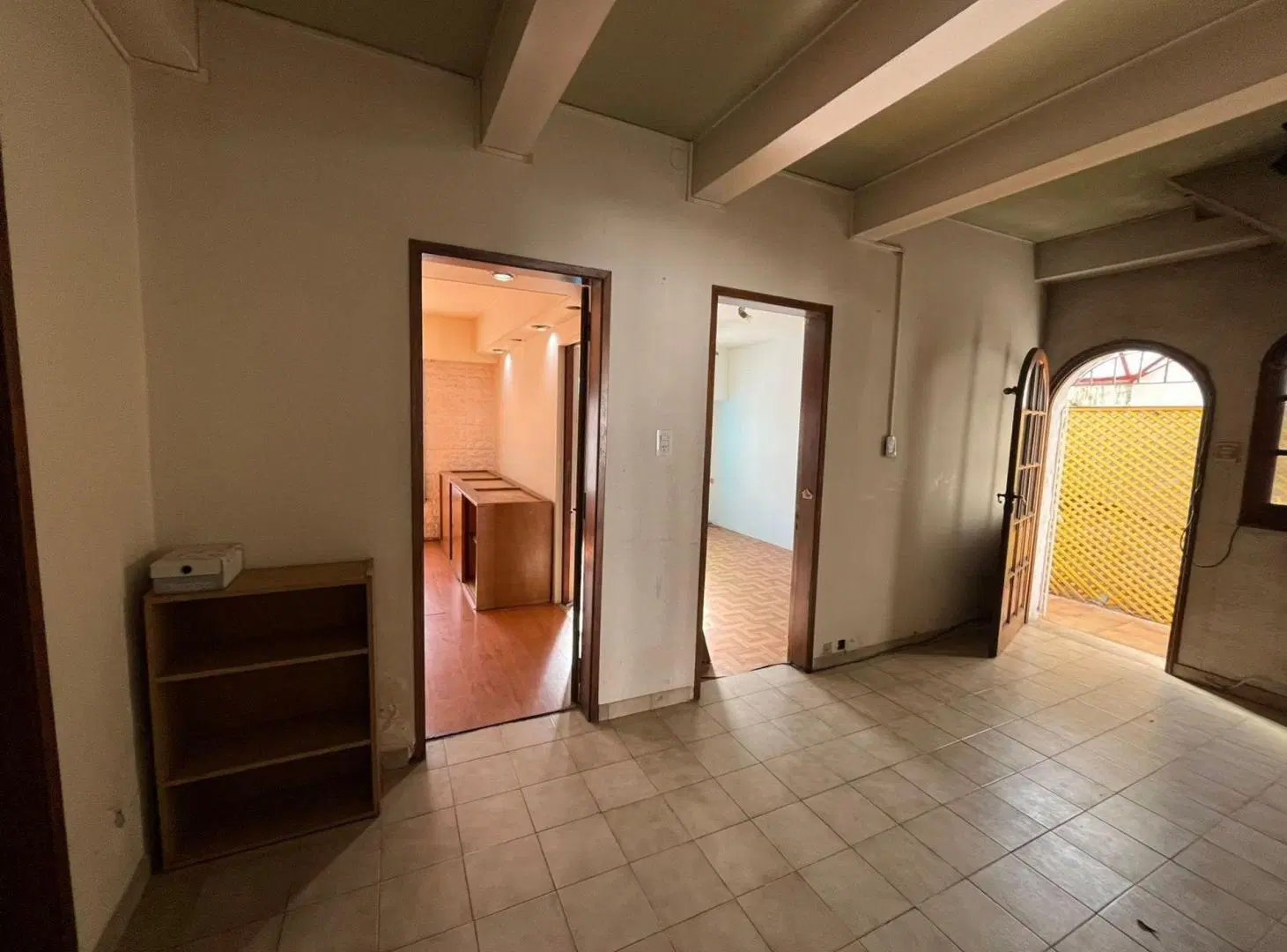 Venta en Block de casa de 3 y 2 ambientes 8