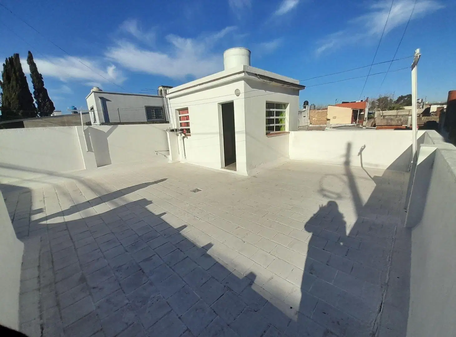VENTA CASA 4 AMB GERLI A 3 CUAD. DE H. YIRIGOYEN 8